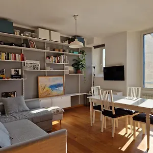 modern-bright-and-central-apartment.it-lombardy.com/